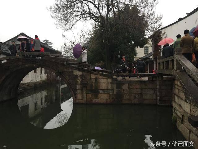 集装箱货运船